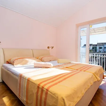 Apartman And Agiss With Pool Vodice