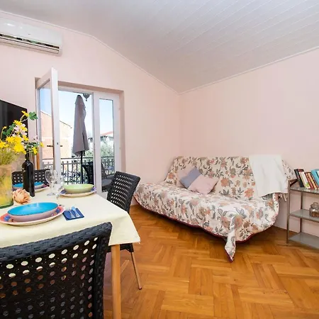 And Agiss With Pool Vodice