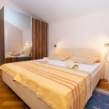 And Agiss With Pool * Vodice