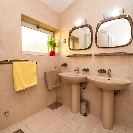 And Agiss With Pool Appartamento Vodice