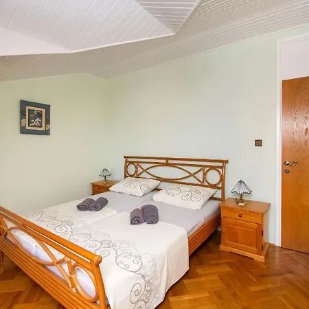 And Agiss With Pool 아파트