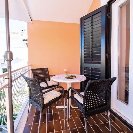 Appartamento And Agiss With Pool Vodice