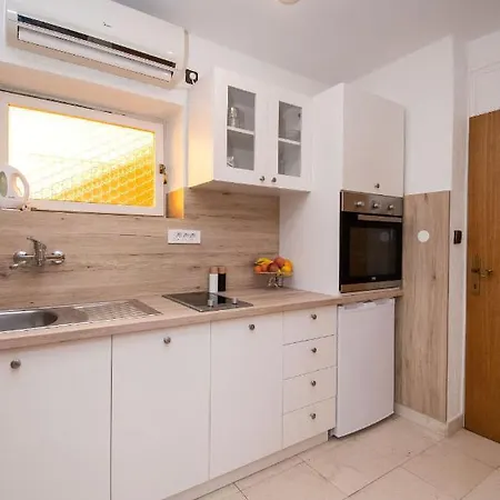 And Agiss With Pool Vodice