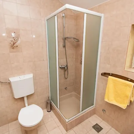 Apartman And Agiss With Pool Vodice