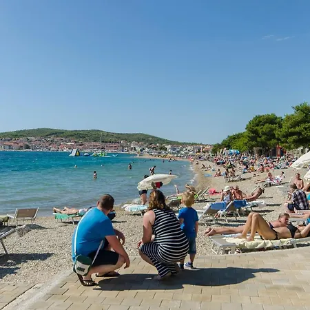 And Agiss With Pool *