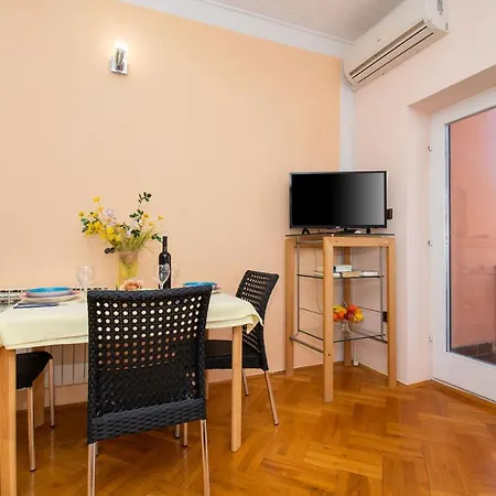 아파트 And Agiss With Pool *