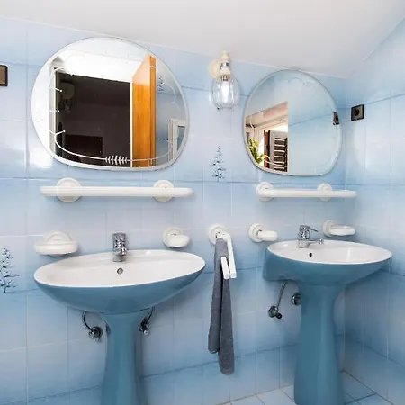 아파트 And Agiss With Pool