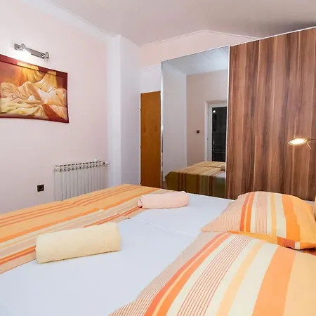 And Agiss With Pool *