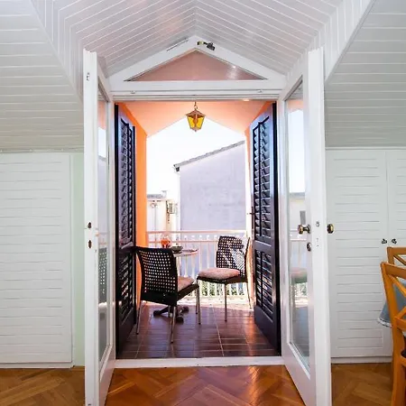 Appartamento And Agiss With Pool Vodice