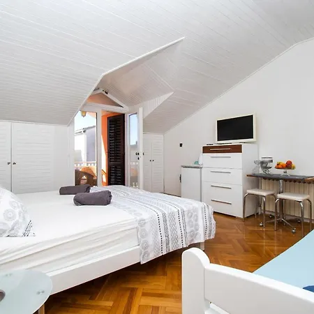 And Agiss With Pool *