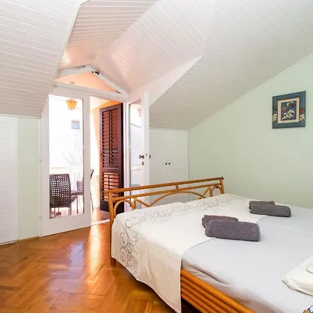 Appartamento And Agiss With Pool Vodice