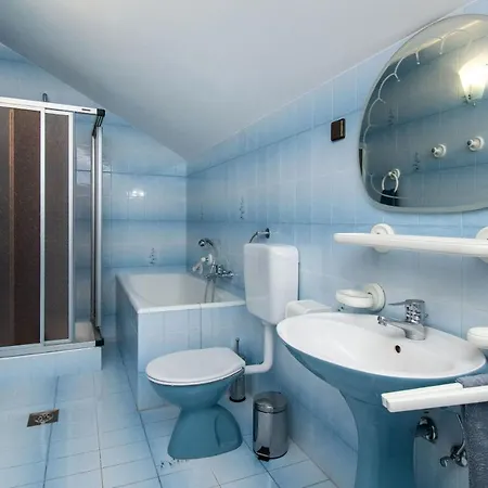 And Agiss With Pool Vodice