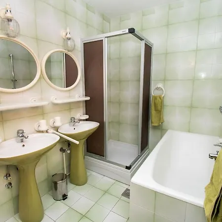 And Agiss With Pool Appartamento *