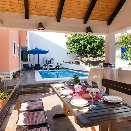 Daire And Agiss With Pool Vodice