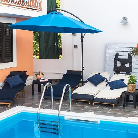 And Agiss With Pool Appartamento Vodice