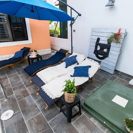 And Agiss With Pool Apartman Vodice