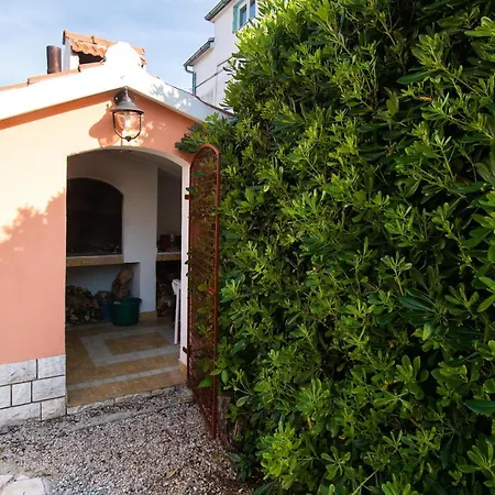 Appartamento And Agiss With Pool Vodice