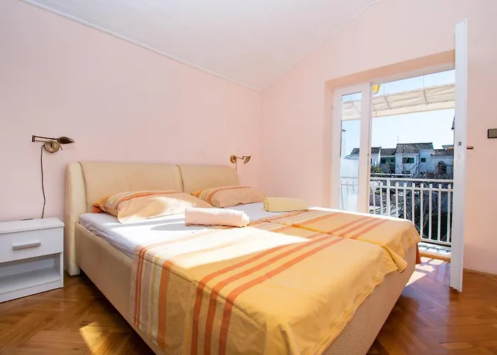 Apartamento And Agiss With Pool Vodice