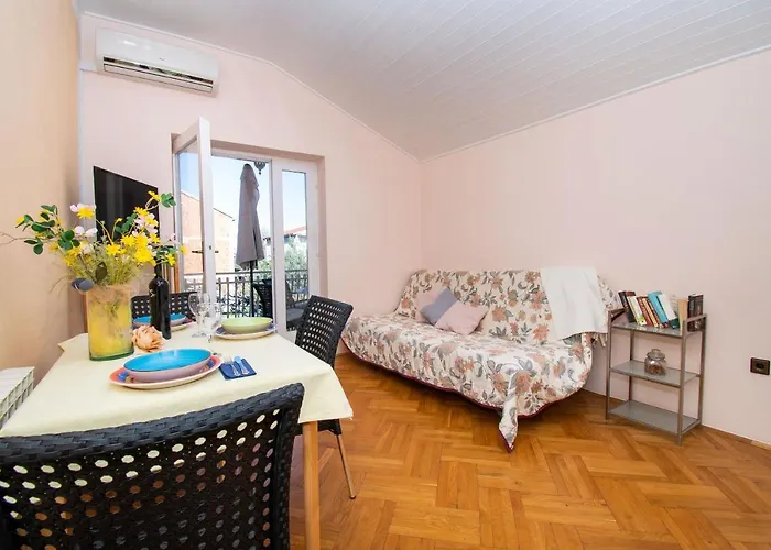 And Agiss With Pool Vodice