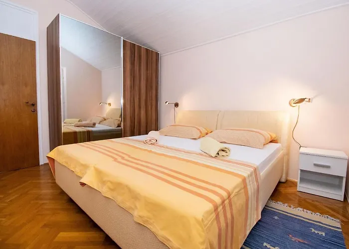 And Agiss With Pool * Vodice