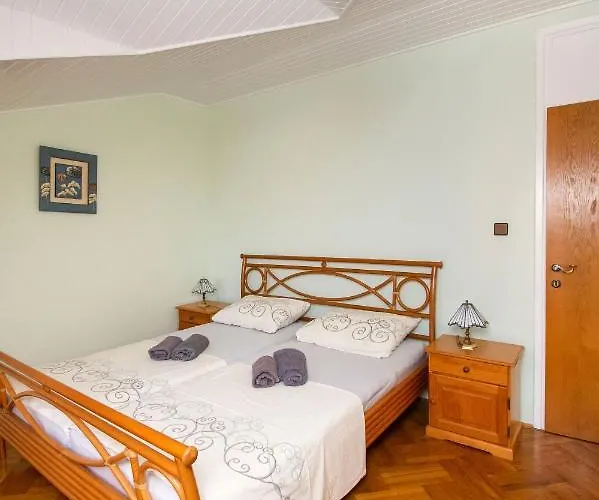 And Agiss With Pool Apartamento