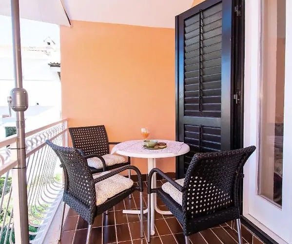 Apartamento And Agiss With Pool Vodice
