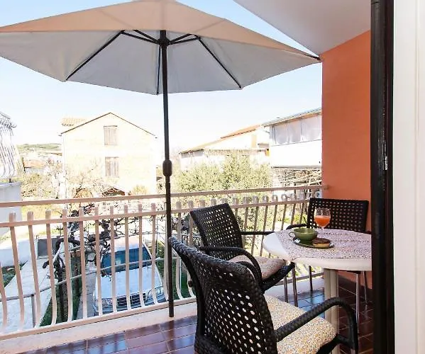 And Agiss With Pool Apartamento