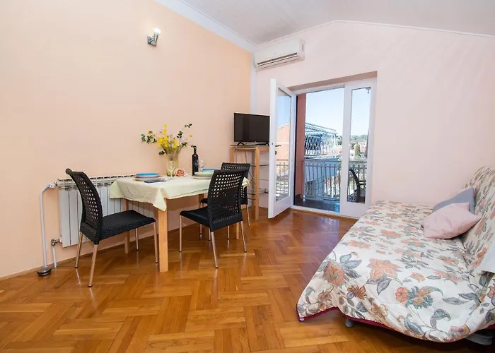 And Agiss With Pool * Vodice