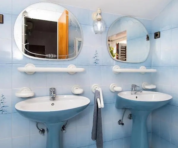 Daire And Agiss With Pool