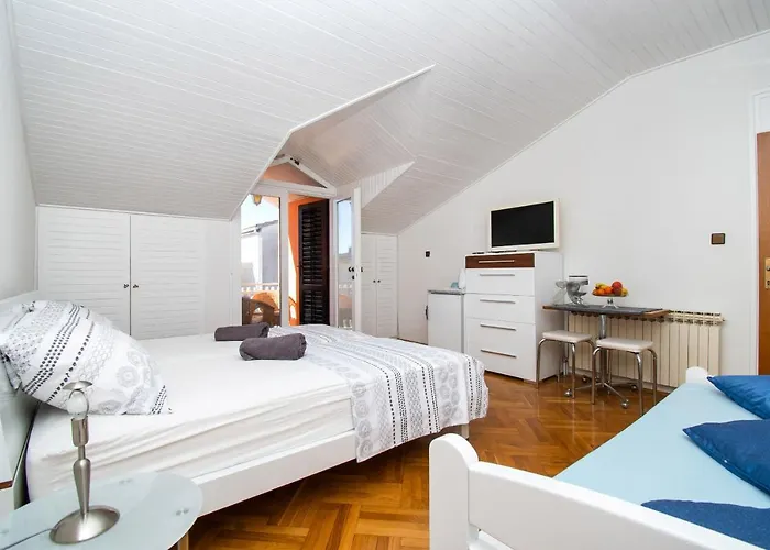 And Agiss With Pool *