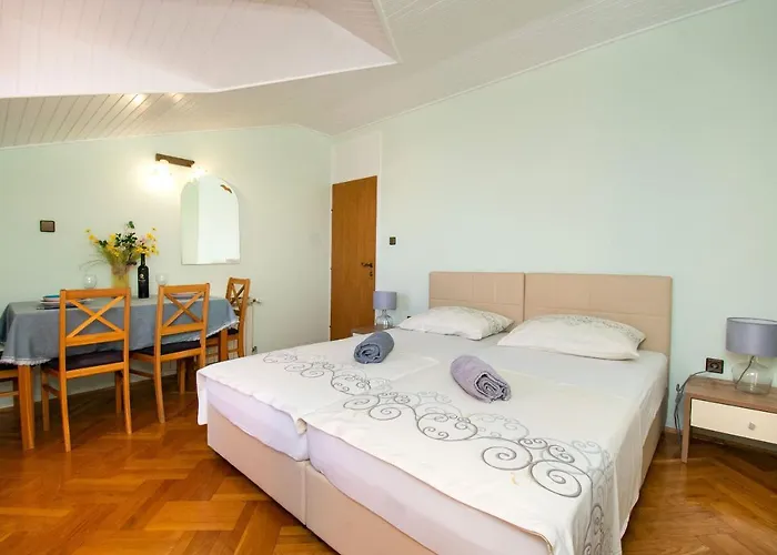 And Agiss With Pool Apartamento