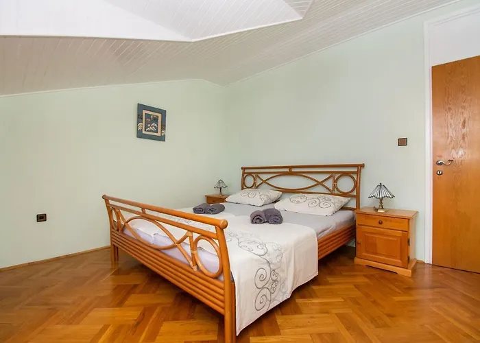 And Agiss With Pool Apartamento Vodice