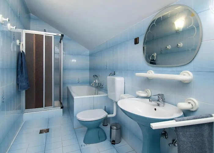 And Agiss With Pool Vodice