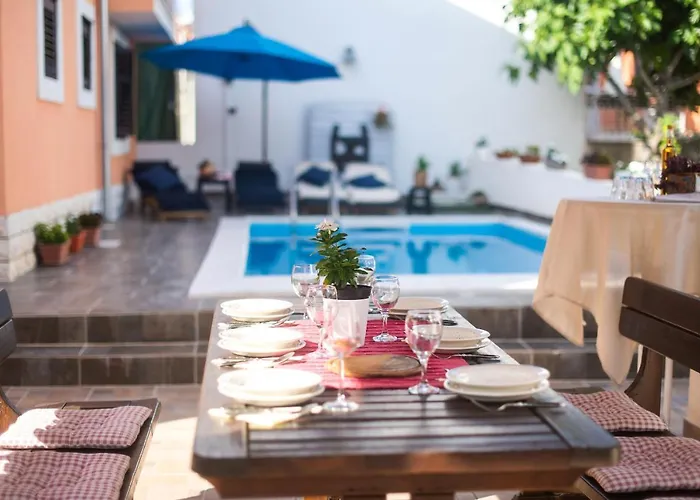 And Agiss With Pool Apartamento Vodice