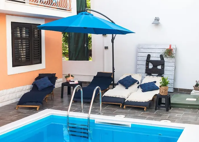 And Agiss With Pool Appartement Vodice