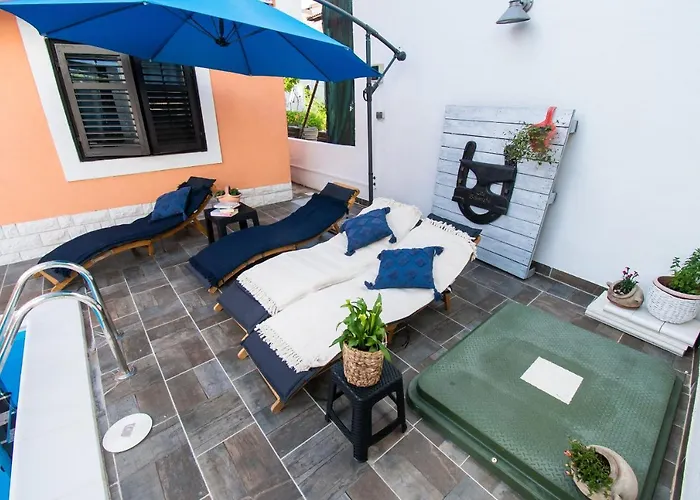 And Agiss With Pool Apartamento Vodice