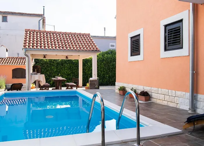 And Agiss With Pool Apartamento